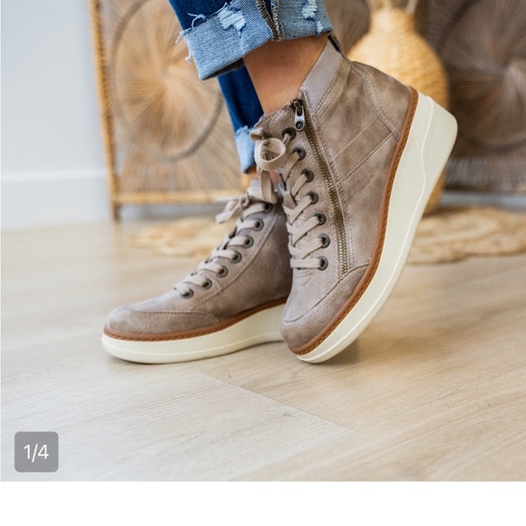 Blowfish high top sneakers - Picture 2 of 4